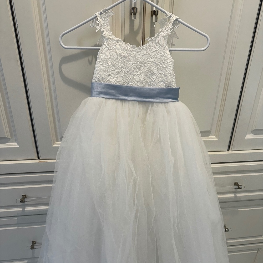 BNWT Girls Flower Girl Dress - Size 5T